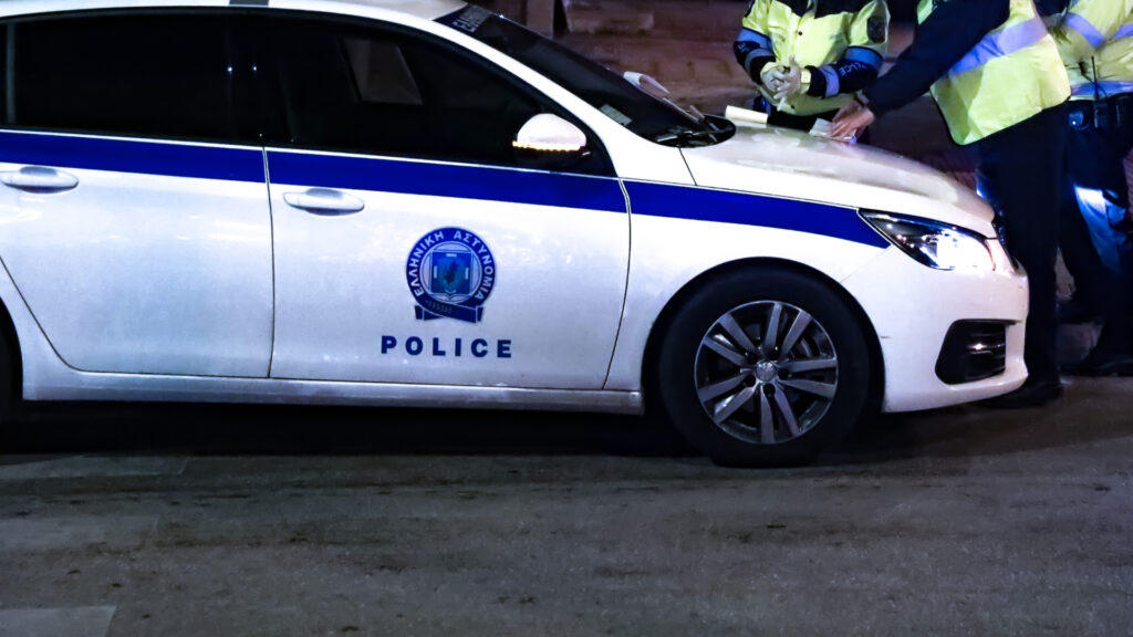 23χρονος αλλοδαπός έσπασε τα κοντέρ στην Ε.Ο. Θεσσαλονίκης – Μουδανιών: Αγνόησε ακόμη και το σήμα των αστυνομικών