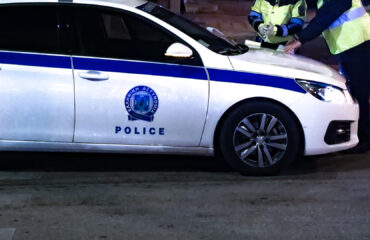 23χρονος αλλοδαπός έσπασε τα κοντέρ στην Ε.Ο. Θεσσαλονίκης – Μουδανιών: Αγνόησε ακόμη και το σήμα των αστυνομικών