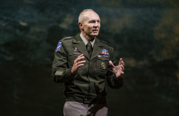 Ρ.Τζορτζ: «Ένας τρελός οδηγεί πλέον τον αμερικανικό Στρατό προς την ολοκληρωτική καταστροφή»