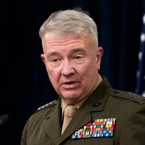 Στρατηγός McKenzie: «Μια παράδοση   200 ετών επιβάλλει να μην αφήνεις κανέναν πίσω!»