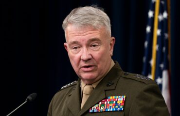 Στρατηγός McKenzie: «Μια παράδοση   200 ετών επιβάλλει να μην αφήνεις κανέναν πίσω!»