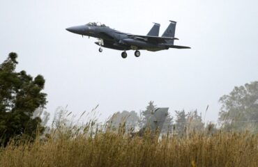 Διασώθηκε και ο δεύτερος πιλότος του αμερικανικού F-15 που είχε καταρριφθεί στο Ιράν: «Τον έχουμε»