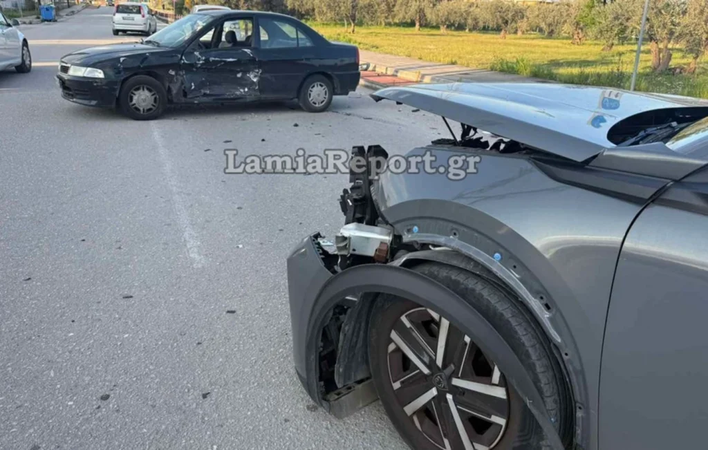 Σφοδρό τροχαίο στη Λαμία: Στο νοσοκομείο παππούς και εγγονός μετά την σύγκρουση του οχήματός τους (βίντεο – φωτο)