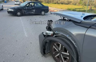 Σφοδρό τροχαίο στη Λαμία: Στο νοσοκομείο παππούς και εγγονός μετά την σύγκρουση του οχήματός τους (βίντεο – φωτο)