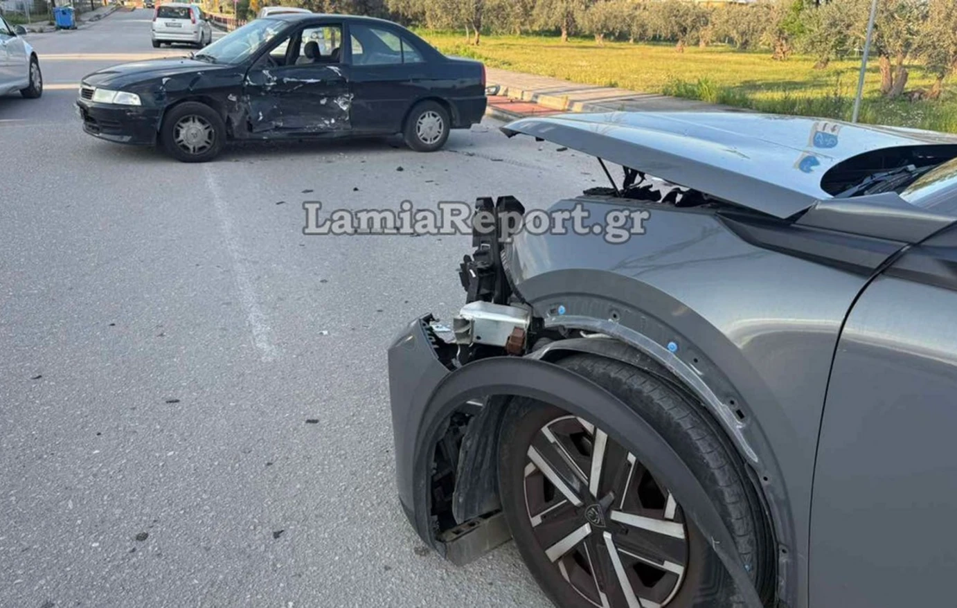 Σφοδρό τροχαίο στη Λαμία: Στο νοσοκομείο παππούς και εγγονός μετά την σύγκρουση του οχήματός τους (βίντεο – φωτο)
