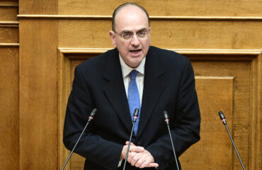 Σ.Κασσελάκης: «Ρωτάω με καλή πρόθεση… Κύριε Λαζαρίδη: Πού σπουδάσατε;»