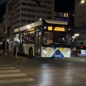 Πειραιάς – Τι υποστηρίζει ο οδηγός λεωφορείου: «Το παιδί πετάχτηκε ξαφνικά μπροστά και χτυπήθηκε στην πλάτη»