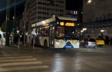 Πειραιάς – Τι υποστηρίζει ο οδηγός λεωφορείου: «Το παιδί πετάχτηκε ξαφνικά μπροστά και χτυπήθηκε στην πλάτη»