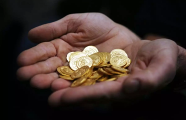 Νέα καταγγελία για μέλος της οικογένειας Βιλανάκη: «Βρέθηκα γυμνή σε κρεβάτι ξενοδοχείου» – Η απάτη με χρυσές λίρες