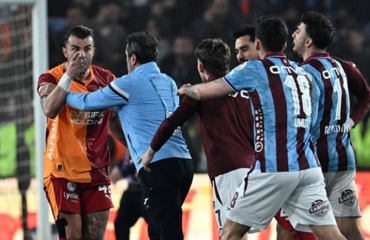 Βίντεο: Εικόνες χάους στην Τουρκία μετά τη λήξη του Τράμπζονσπορ – Γαλατάσαραϊ