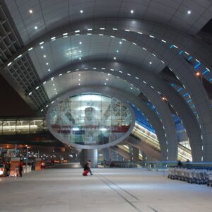 Τζακάρτα: Η στιγμή που κομμάτι της οροφής του αεροδρομίου «πέφτει» εξαιτίας της σφοδρής βροχόπτωσης (βίντεο)