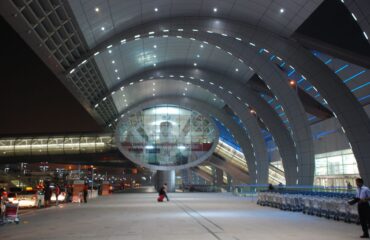 Τζακάρτα: Η στιγμή που κομμάτι της οροφής του αεροδρομίου «πέφτει» εξαιτίας της σφοδρής βροχόπτωσης (βίντεο)