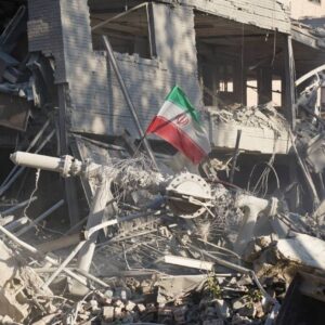 ΗΠΑ και Ισραήλ βομβάρδισαν το «ΜΙΤ του Ιράν»: Απειλεί με αντίποινα ο Α.Αραγτσί – «Θα δουν τη δύναμή μας» (φώτο)