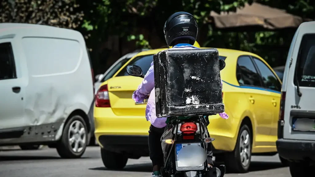 Καλλιθέα: Διανομέας παρέσυρε 12χρονο αγόρι – Στο νοσοκομείο ο ανήλικος