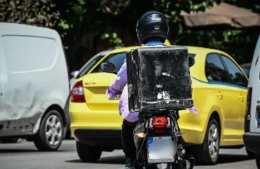 Καλλιθέα: Διανομέας παρέσυρε 12χρονο αγόρι – Στο νοσοκομείο ο ανήλικος