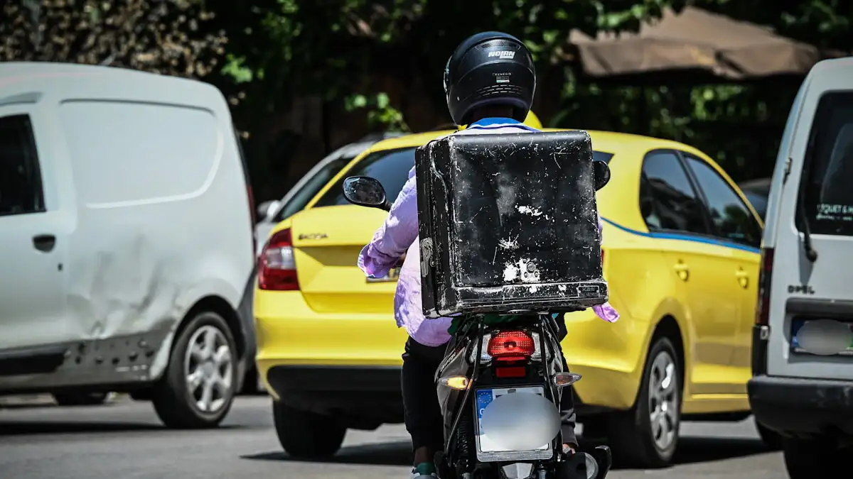 Καλλιθέα: Διανομέας παρέσυρε 12χρονο αγόρι – Στο νοσοκομείο ο ανήλικος