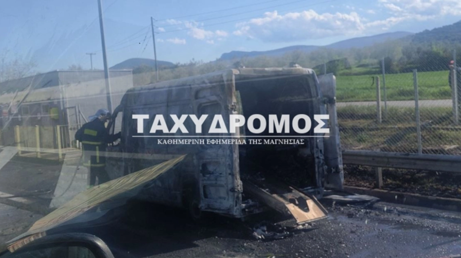 Παραλίγο τραγωδία στην ΕΟ Θεσσαλονίκης – Αθηνών: Ασθενοφόρο που μετέφερε 12χρονο κάηκε ολοσχερώς