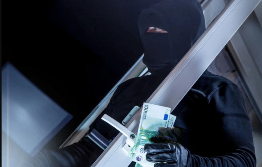 Θήβα: Κουκουλοφόροι μπούκαραν σε σπίτι και υπό την απειλή όπλου ξάφρισαν 200.000 ευρώ