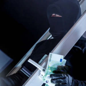 Θήβα: Κουκουλοφόροι μπούκαραν σε σπίτι και υπό την απειλή όπλου ξάφρισαν 200.000 ευρώ