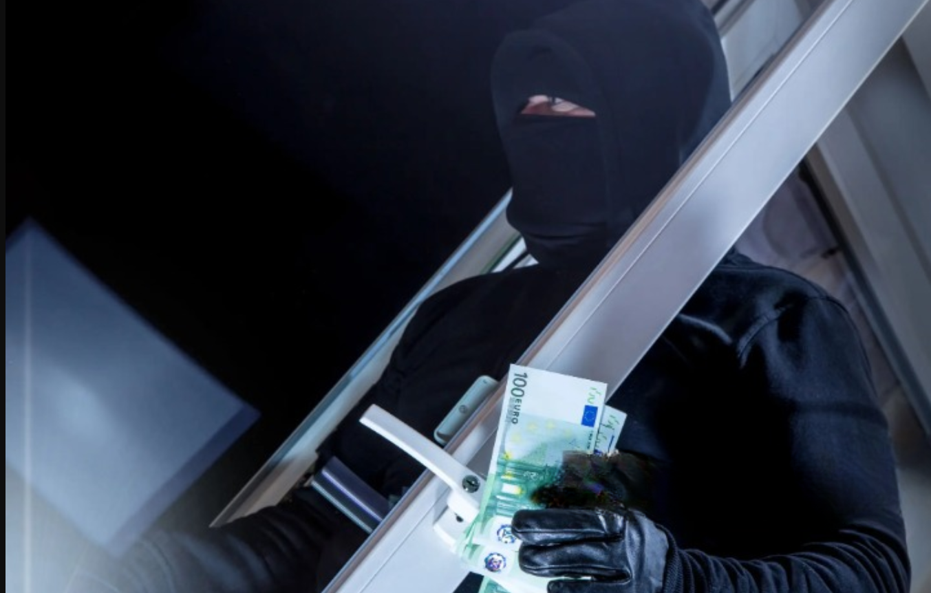 Θήβα: Κουκουλοφόροι μπούκαραν σε σπίτι και υπό την απειλή όπλου ξάφρισαν 200.000 ευρώ