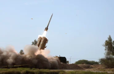 Ιρανικός πύραυλος διασχίζει σαν σφαίρα τον ουρανό του νότιου Ισραήλ μπροστά στους έκπληκτους πολίτες (βίντεο)