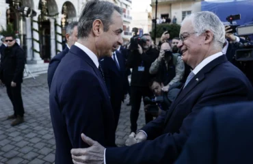 Μεσολόγγι: Αποδοκιμασίες κατά Κ.Μητσοτάκη & Κ.Τασούλα & αυτοί γελούν! – «Είστε αλήτες, κλέφτες & λαμόγια»