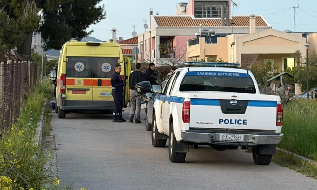 Άνδρας βρέθηκε πνιγμένος σε χαντάκι στην Παλλήνη: Είχε ταινία tie wrap δεμένη γύρω από τον λαιμό του