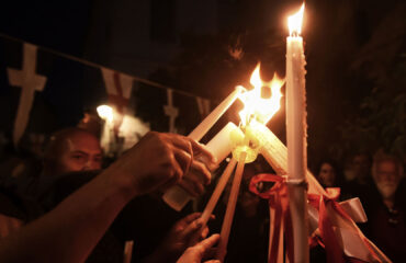 Γ.Λοβέρδος: «Κανονικά θα γίνει η μεταφορά του Αγίου Φωτός στην Ελλάδα – Είναι η “ψυχή” των Ελλήνων»