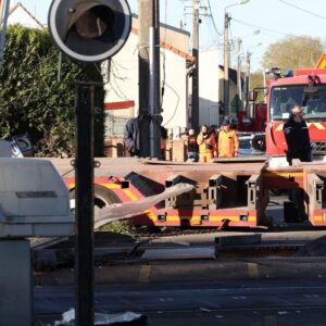 Τρένο συγκρούστηκε με στρατιωτικό όχημα στη Γαλλία: Νεκρός ο μηχανοδηγός – Πληροφορίες για πολλούς τραυματίες