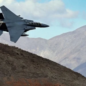 Bloomberg: Μέσω συσκευής επικοινωνίας της Boeing εντοπίστηκε ο Αμερικανός πιλότος στο Ιράν – Πώς λειτουργεί