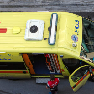 Τροχαίο με εγκατάλειψη στους Αμπελοκήπους: Γυναίκα παρασύρθηκε από δίκυκλο όχημα που επιτάχυνε και εξαφανίστηκε