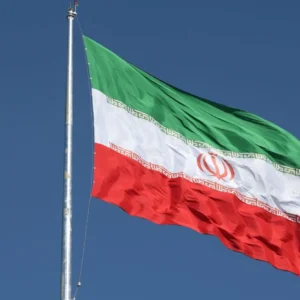 Το μήνυμα της Τεχεράνης λίγες ώρες πριν λήξει το τελεσίγραφο των ΗΠΑ: «Όλη η Μέση Ανατολή θα βυθιστεί στο σκοτάδι»