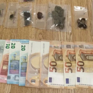 Σωφρονιστικός υπάλληλος είχε στήσει ολόκληρη «επιχείρηση» ναρκωτικών στις φυλακές Κορυδαλλού – Δείτε φωτογραφίες