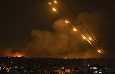 Βίντεο: Ιρανικοί πύραυλοι κτύπησαν το ενεργειακό «κέντρο» του Al Jubail στη Σαουδική Αραβία