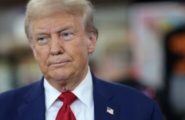 Ιράν προς Τραμπ πριν εκπνεύσει η προθεσμία του τελεσίγραφου: «Μην πουλάς τρέλες – Θα πέσεις σε μεγάλη μαύρη τρύπα»