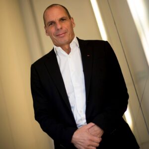 Ο Γ.Βαρουφάκης χόρεψε techno κομμάτι στη Μόσχα που επαναλαμβάνει συνεχώς το όνομά του (βίντεο)