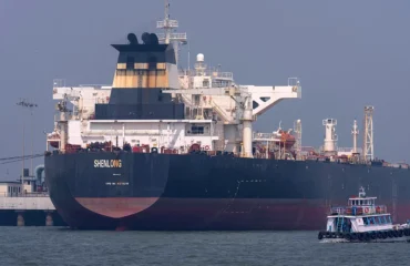 Ιράν για διέλευση Ορμούζ: «12 πλοία την ημέρα και αφού έχουν πληρώσει δασμούς»