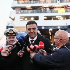 Οι «ευχές» του Β.Κικίλια στους Έλληνες για τις γιορτές – Ευχήθηκε «αγάπη και ΑΝΕΧΕΙΑ στο διπλανό μας»!