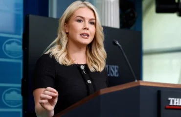 Καρολάιν Λέβιτ: «Η συμφωνία κατάπαυσης του πυρός με το Ιράν είναι αμερικανική νίκη»