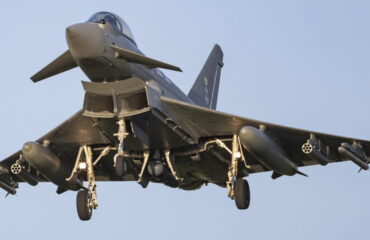 Το Eurofighter ξεκίνησε δοκιμές με ρουκέτες APKWS – Για να αντιμετωπίσει οικονομικά drones