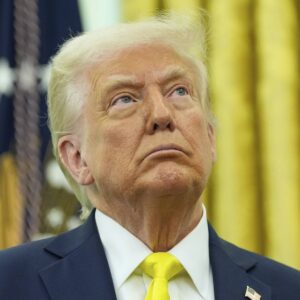 Ντ.Τραμπ: Δασμοί ύψους 50% στις χώρες που θα προμηθεύσουν στρατιωτικά όπλα στο Ιράν