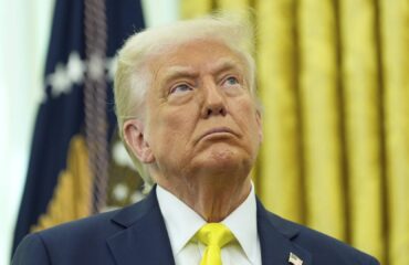 Ντ.Τραμπ: Δασμοί ύψους 50% στις χώρες που θα προμηθεύσουν στρατιωτικά όπλα στο Ιράν