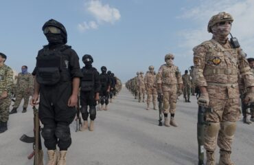 Σε πολεμική ετοιμότητα παραμένουν οι Φρουροί της Επανάστασης: «Έχουμε το δάχτυλο στη σκανδάλη»