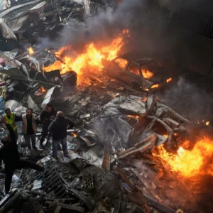 Το Ισραήλ κατεδαφίζει κτήρια στο Λίβανο: Η Χεζμπολάχ «υπόσχεται» απάντηση σε ισραηλινές πόλεις – Δείτε βίντεο