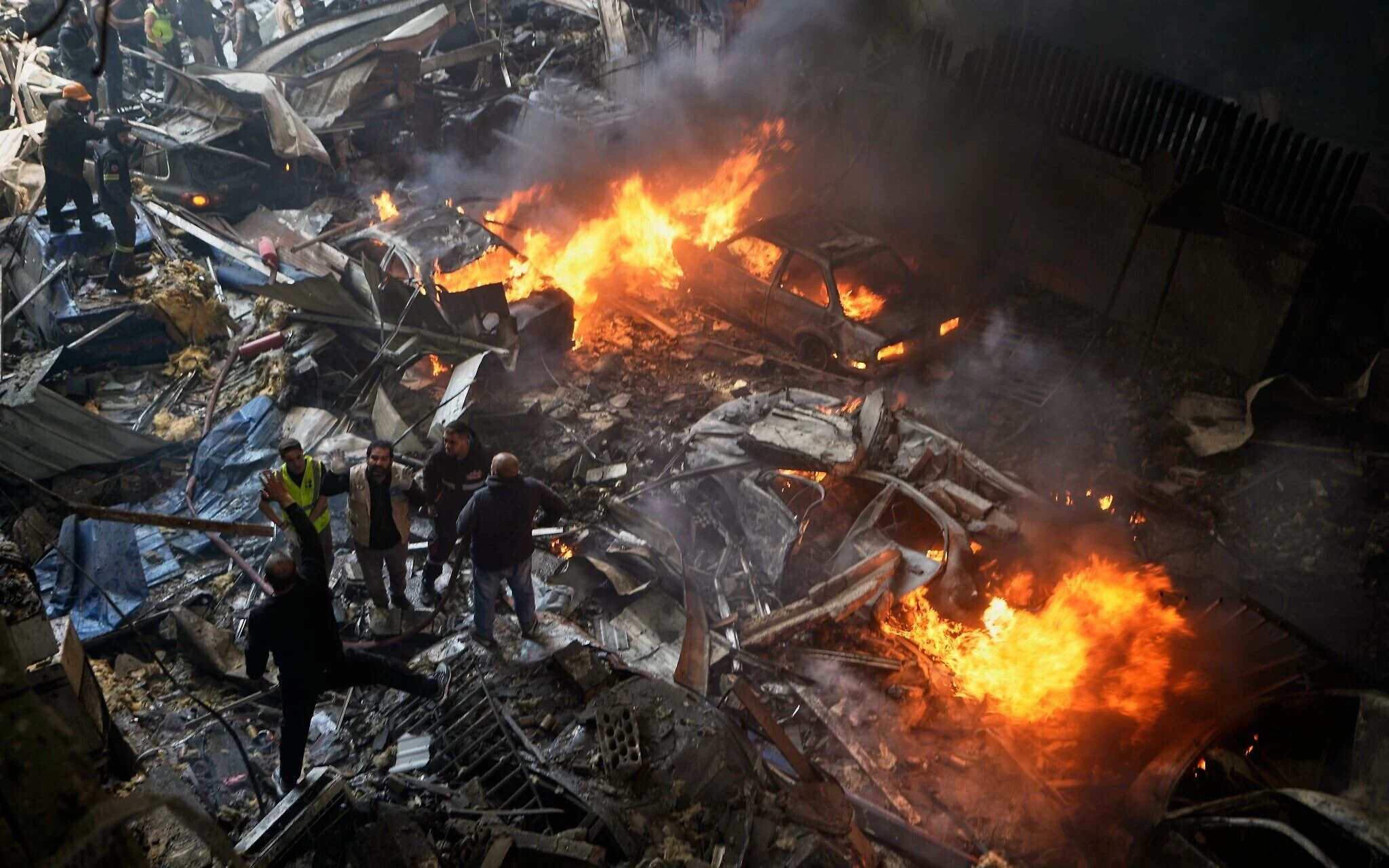 Το Ισραήλ κατεδαφίζει κτήρια στο Λίβανο: Η Χεζμπολάχ «υπόσχεται» απάντηση σε ισραηλινές πόλεις – Δείτε βίντεο