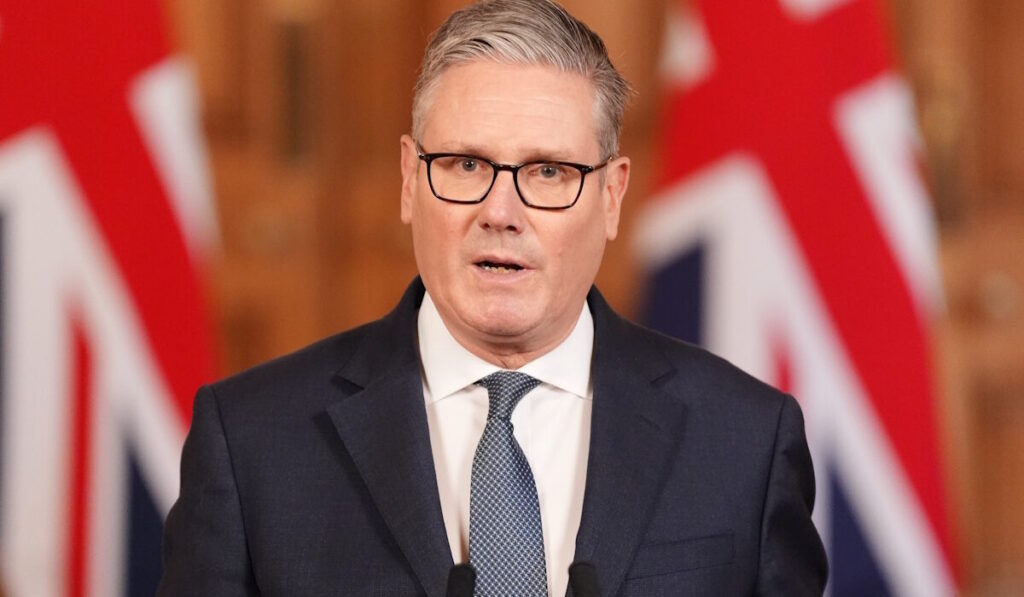 Κ.Στάρμερ: «Χαιρετίζω τη συμφωνία εκεχειρίας που επιτεύχθηκε μεταξύ ΗΠΑ και Ιράν»