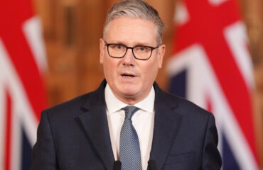 Κ.Στάρμερ: «Χαιρετίζω τη συμφωνία εκεχειρίας που επιτεύχθηκε μεταξύ ΗΠΑ και Ιράν»