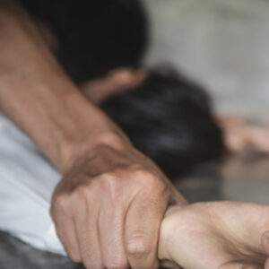 Έφοδος της ΕΛΑΣ σε σπίτι 37χρονου καθηγητή: Κατηγορείται για κακοποίηση και ασέλγεια 14χρονης μαθήτριάς του