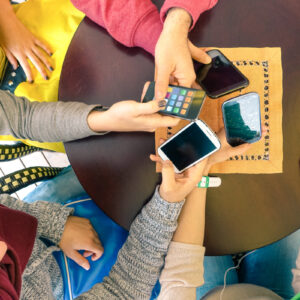 Ανεφάρμοστος ο «κόφτης» στα social media για ανήλικους που θέλει να επιβάλλει ο Κ.Μητσοτάκης