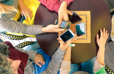 Ανεφάρμοστος ο «κόφτης» στα social media για ανήλικους που θέλει να επιβάλλει ο Κ.Μητσοτάκης